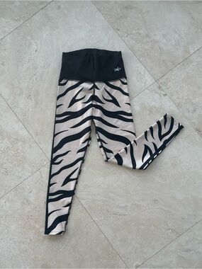 High-Waist Zebra Print Leggings - Black & Cream
